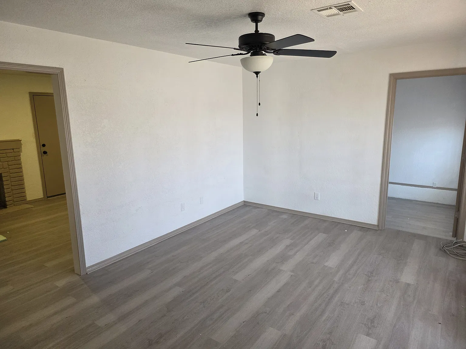 2 bed, 864 sqft, $900 — Photo 2