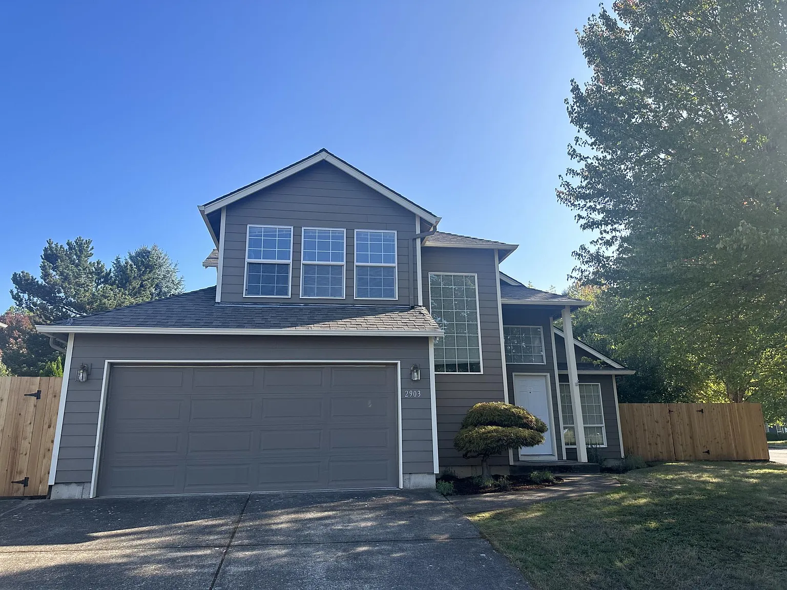 5 bed, 2.5 bath, 2628 sqft, $4,200 — Photo 1