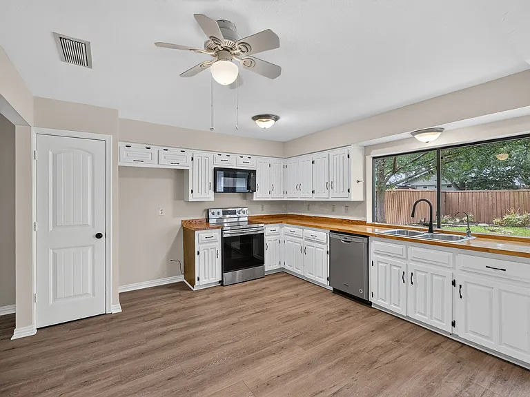 2305 Shady Creek Dr — Photo 5