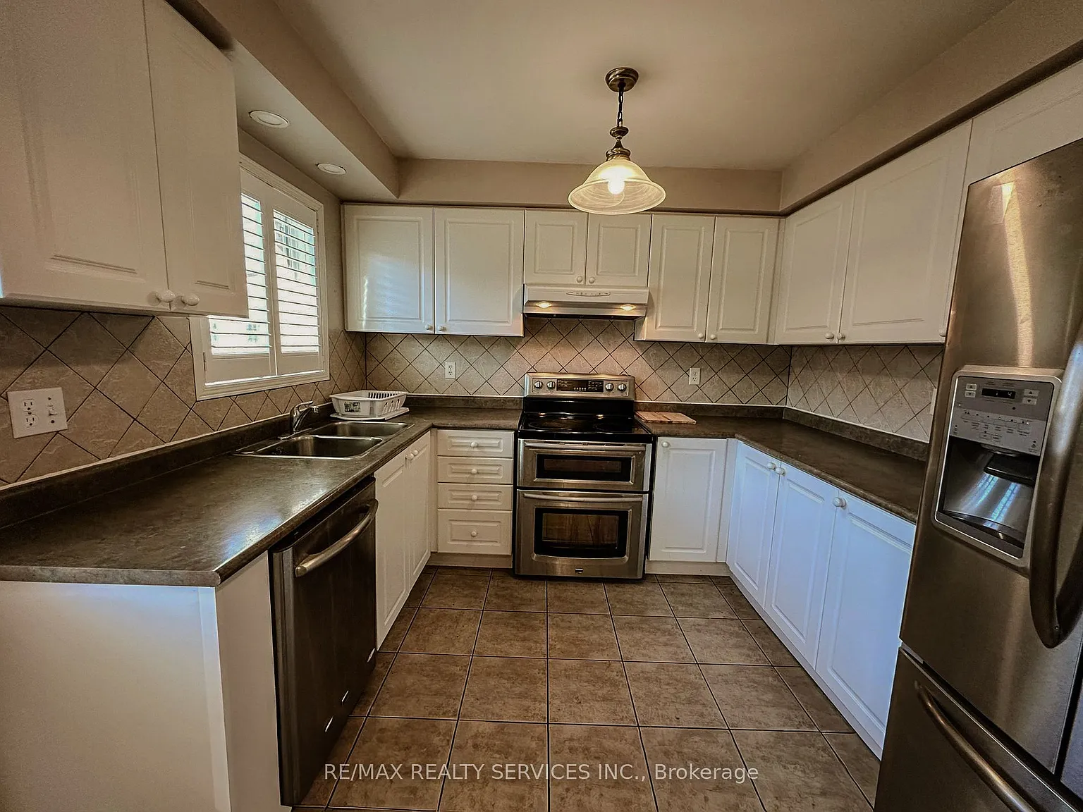 5 bed, $3,990 — Photo 2