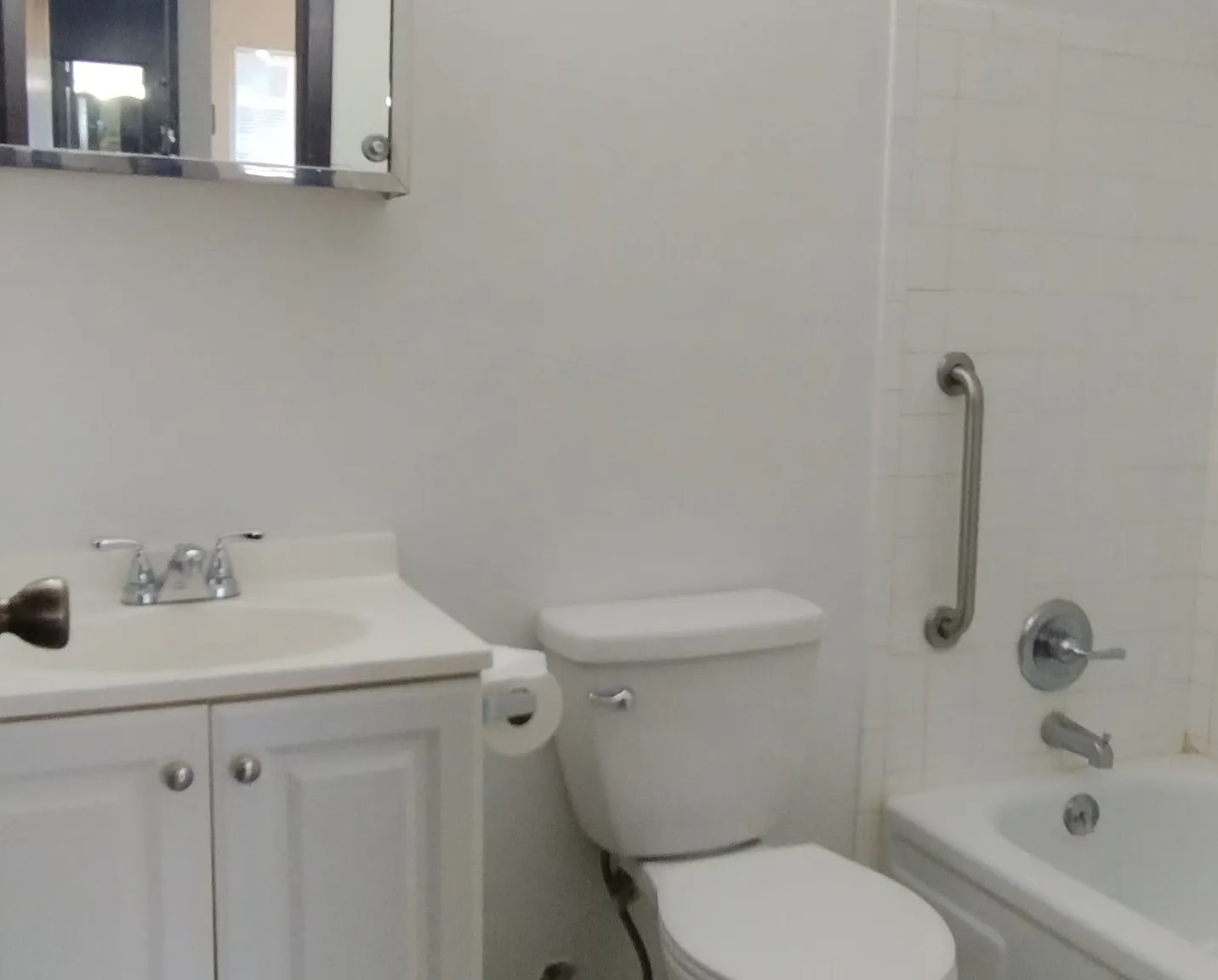 Via Manor Apartments — Photo 3