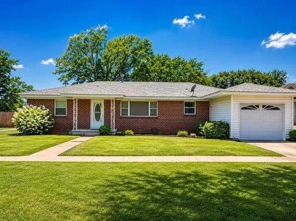 108 S 6th St, Sentinel, OK 73664