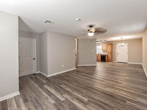 4th image of 114 Saxony Dr