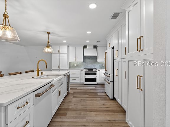 4th image of 45 Queens Folly Rd APT 617