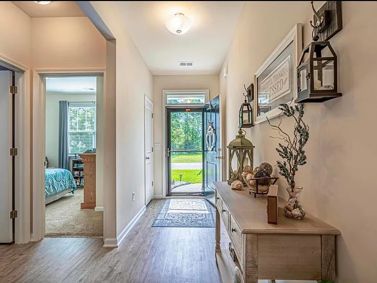 567 Hay Hill Ln — Photo 3