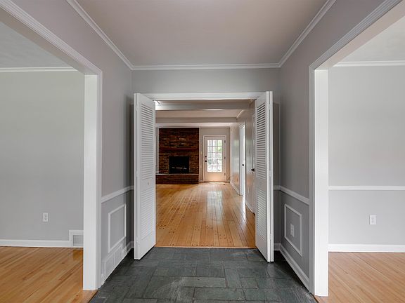 3rd image of 1831 Brookside Dr