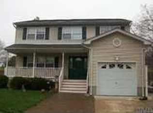 753 Pineneck Rd, Seaford, NY 11783