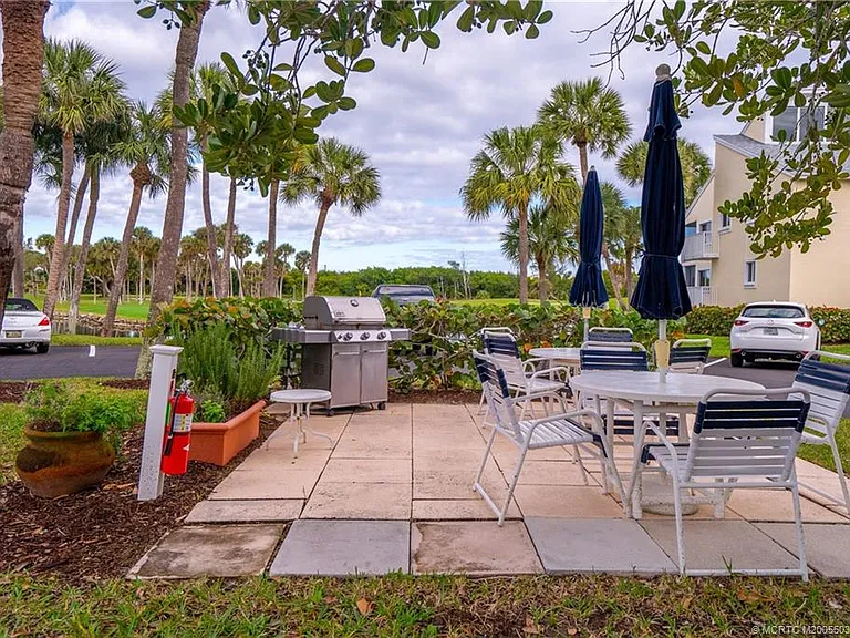 5593 NE Gulfstream Way — Photo 37