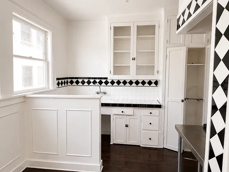 1935 N Vermont Ave #14 — Photo 7