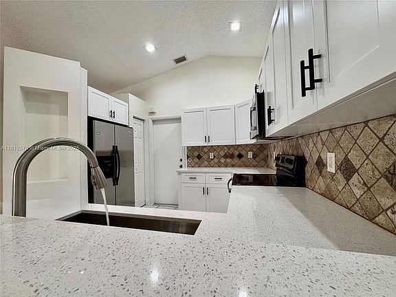 3rd image of 4481 Dogwood Cir #4481