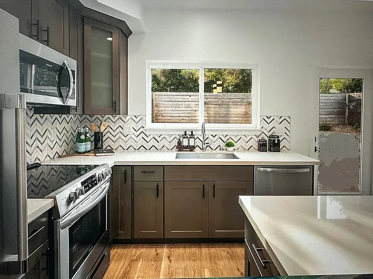 13707 B 1st Ave NE — Photo 3