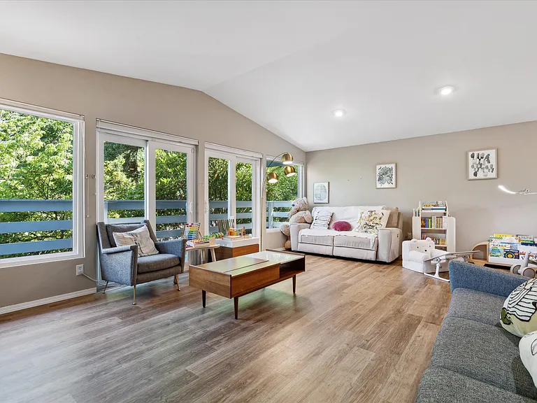 14405 SE 49th St — Photo 5