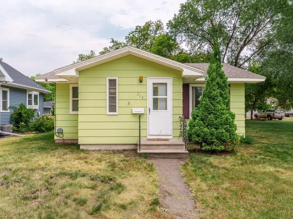 214 4th St NE, Barnesville, MN 56514