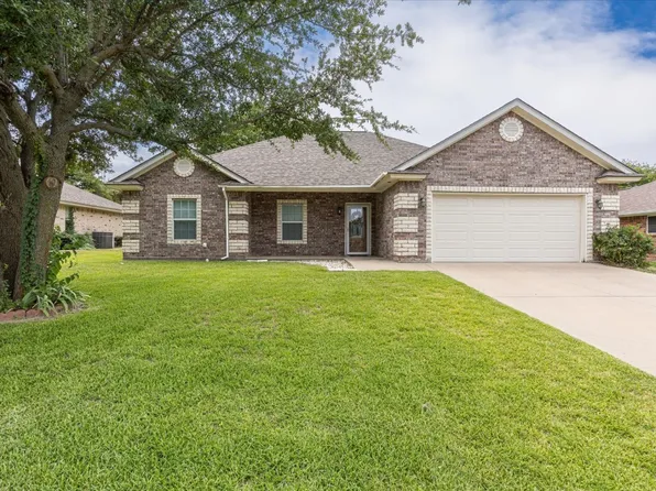 1418 Oakwood Dr, Stephenville, TX 76401