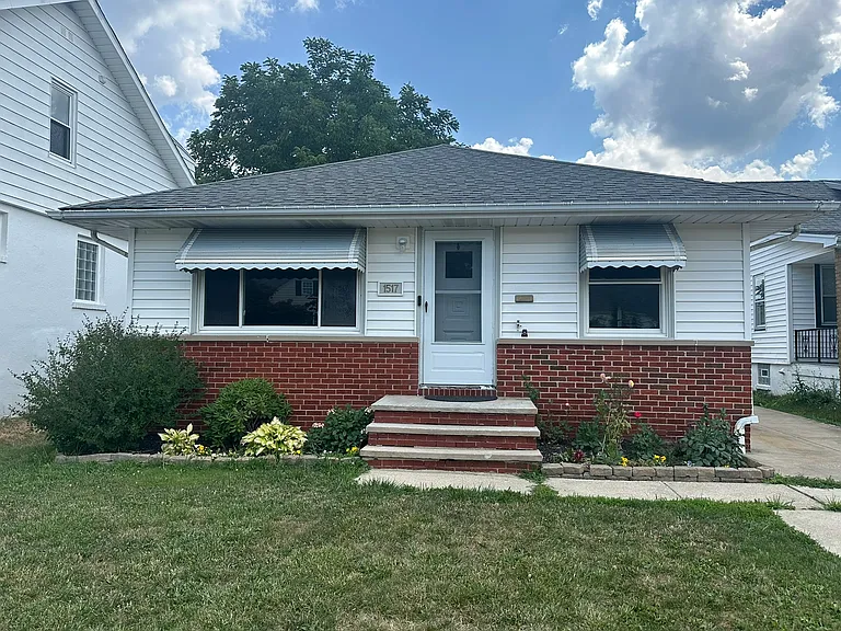1517 Fruitland Ave — Photo 1