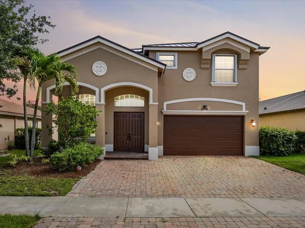 2166 SW NEWPORT ISLES Boulevard, Port St Lucie, FL 34953