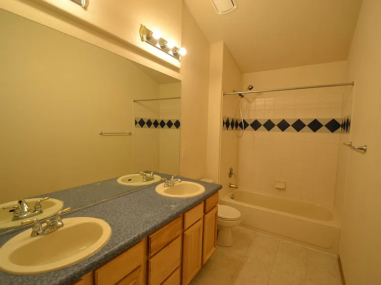 7492 Amberly Dr — Photo 19