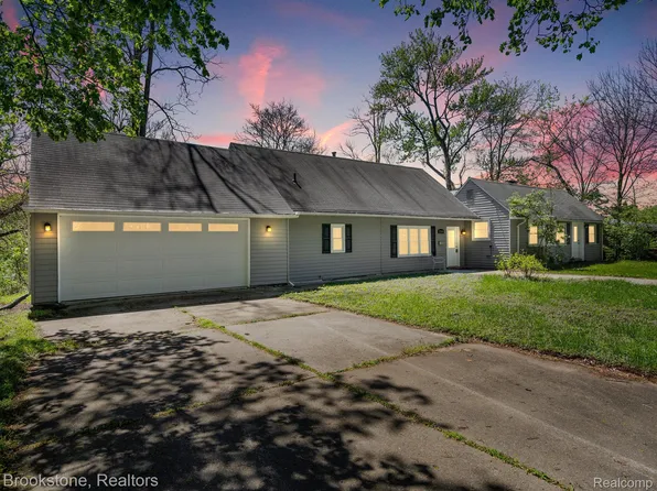 32105 Valley View St, Farmington, MI 48336