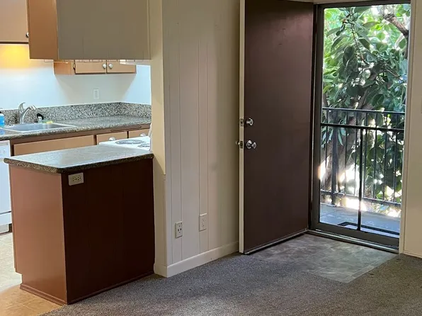 Port Au Fina (Saratoga Ave.), 5055 Saratoga Ave #12, San Diego, CA 92107