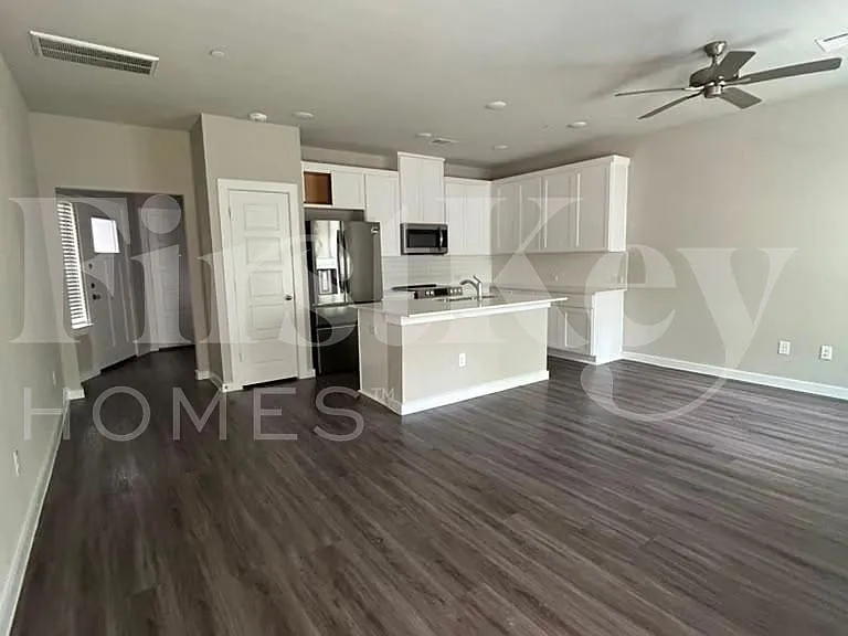 305 N Centro Cir — Photo 4