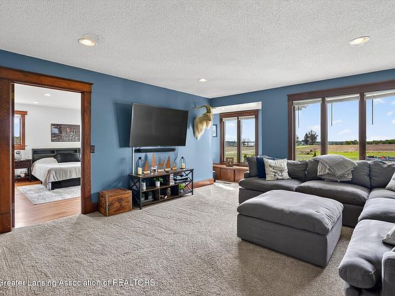 5th image of 7613 Benton Rd