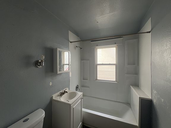 5th image of 3264A N 29th St