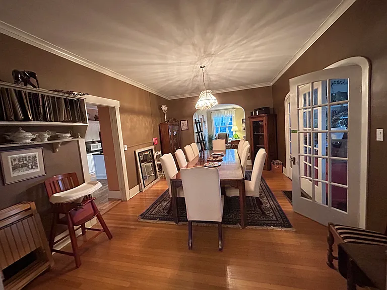 Dining Room | Formal dining seats 10 with space and equipment for 20+.