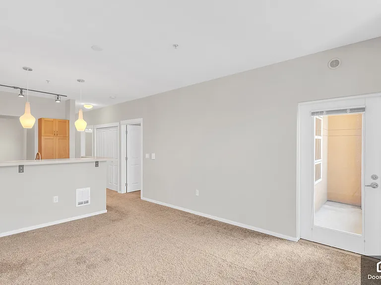 118 107th Ave NE #407 — Photo 9