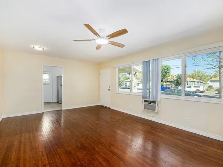 7001 Hazeltine Ave #7009-1/2 — Photo 1