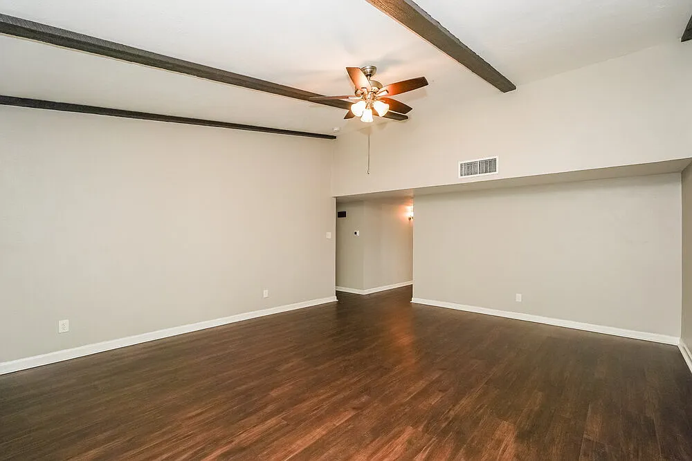 3 bed, 2.0 bath, 1868 sqft, $2,120 — Photo 4