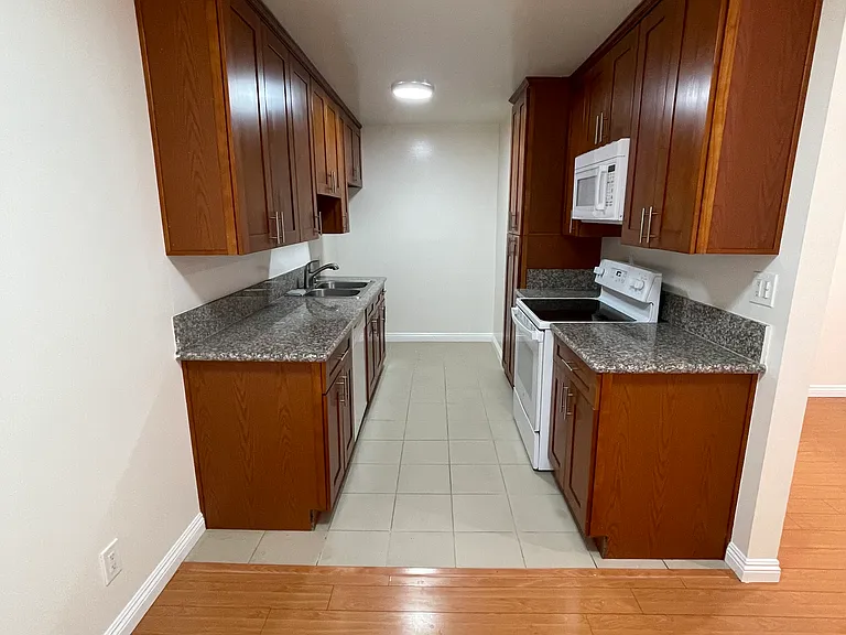 7261 Amigo Ave #10, Reseda, CA 91335 — Photo 18