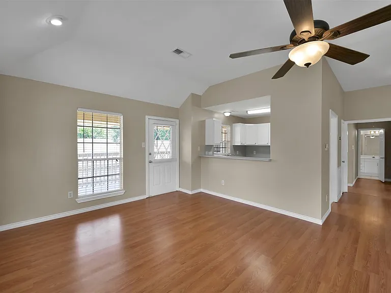 1141 Lovett St — Photo 9