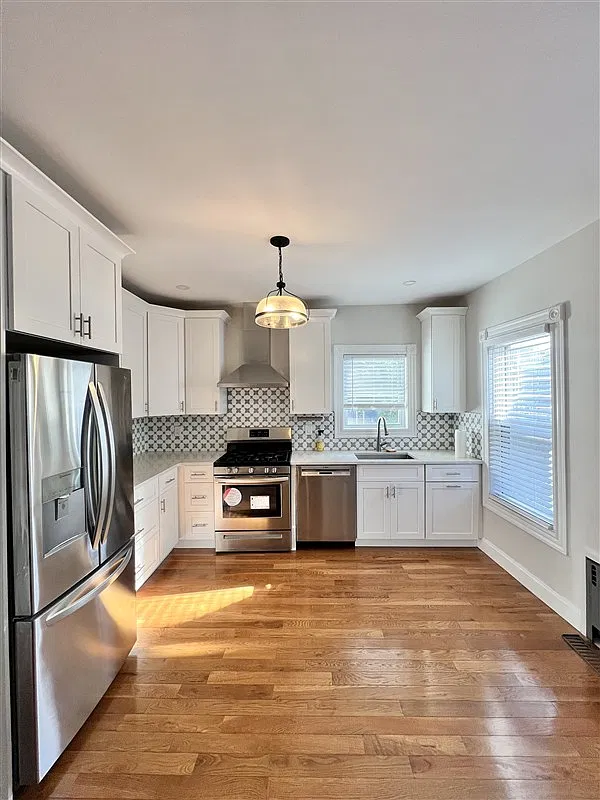 1 bed, 700 sqft, $2,300 — Photo 1