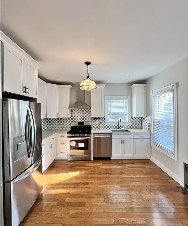 9 Leyden Ave
