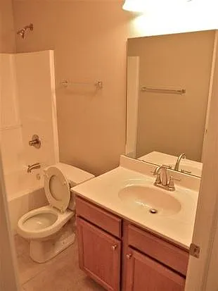 104 Villefranche Dr — Photo 2