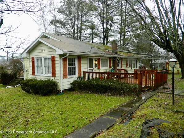 203 Park Blvd, Clarks Summit, PA 18411