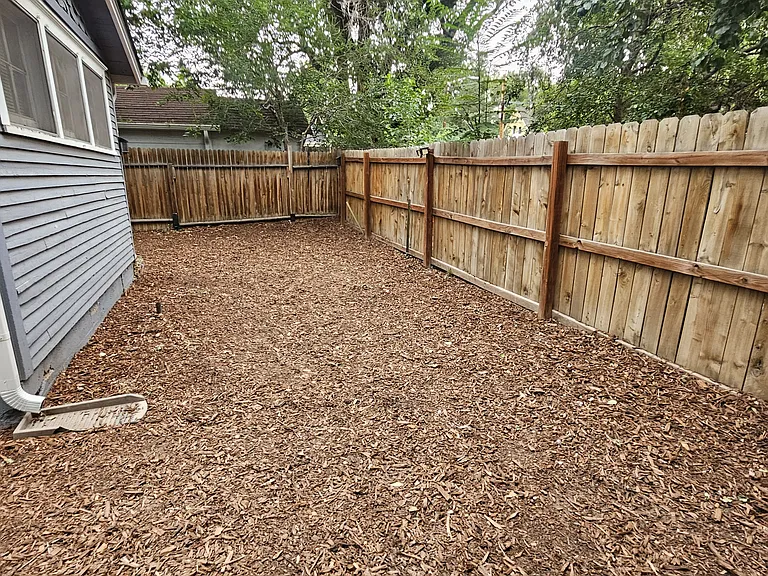 2840 Benton St — Photo 17