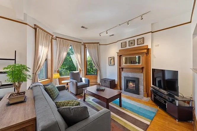 4011 N Kenmore Ave #201 — Photo 6