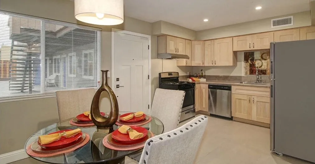 324 East Magnolia Street - 7 — Photo 2