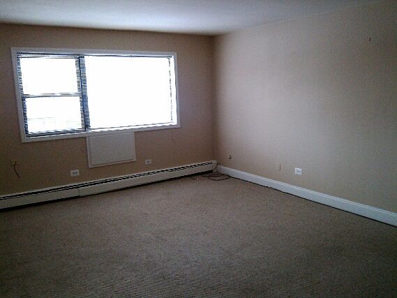2nd image of 1120 E 82nd St APT 2a