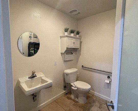 4th image of 5665 Whitnall Hwy #17269704