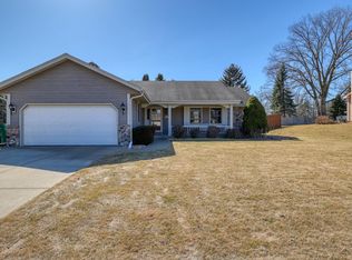 N56W16105 Scott Ln, Menomonee Falls, WI 53051