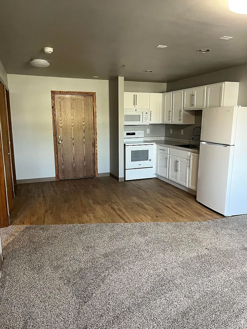 1038 Fond du Lac Ave — Photo 2