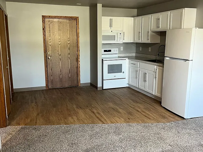 1038 Fond du Lac Ave — Photo 2