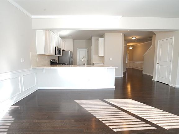5th image of 2698 Village Park Bnd