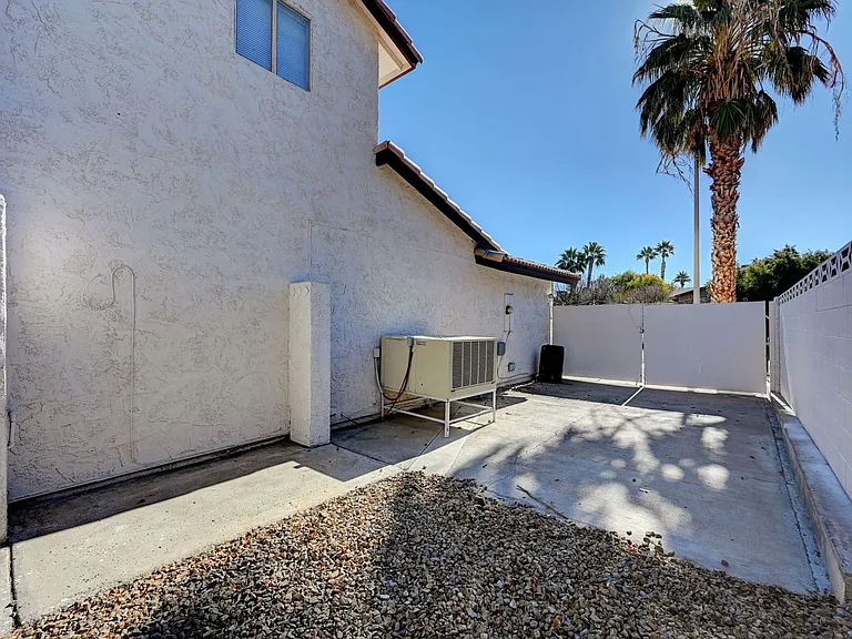 2247 Marlboro Dr — Photo 28