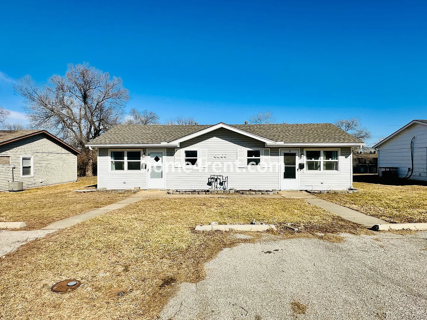 Two Bedroom Ranch Style Duplex Home in Grandview - Featuring Plenty of Natural Light, Fenced Yard... — Photo 1