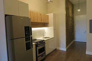 Rented by Lucky Apt Inc