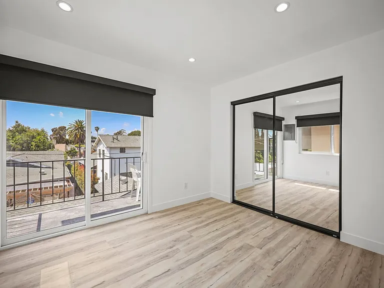 111 N Normandie Ave — Photo 18