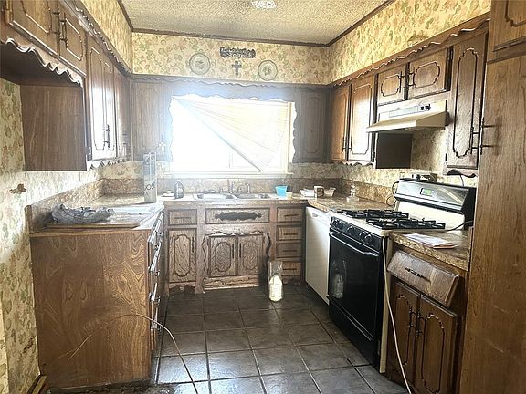 4th image of 1800 N Oaklawn Ave